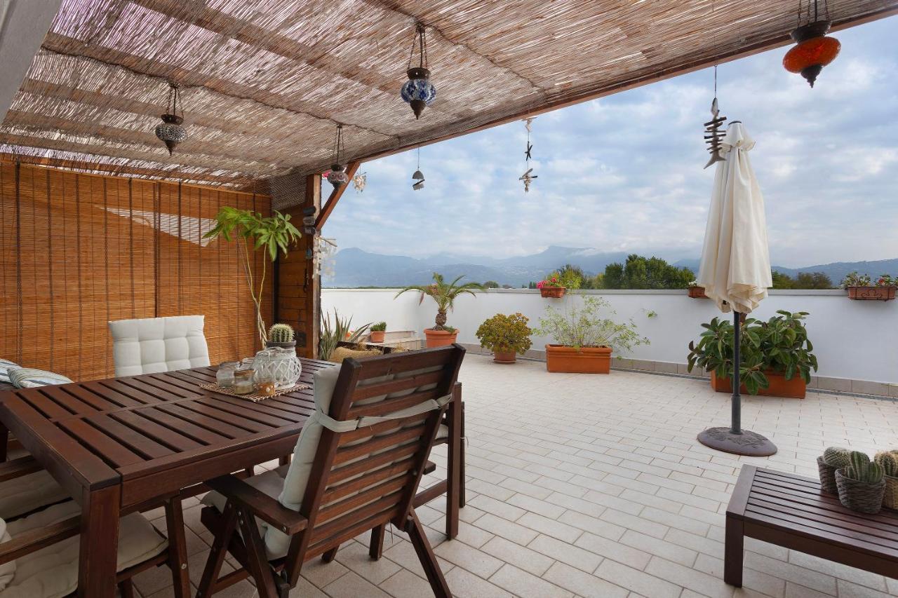 شقة Attico Con Terrazza A فياريجيو المظهر الخارجي الصورة